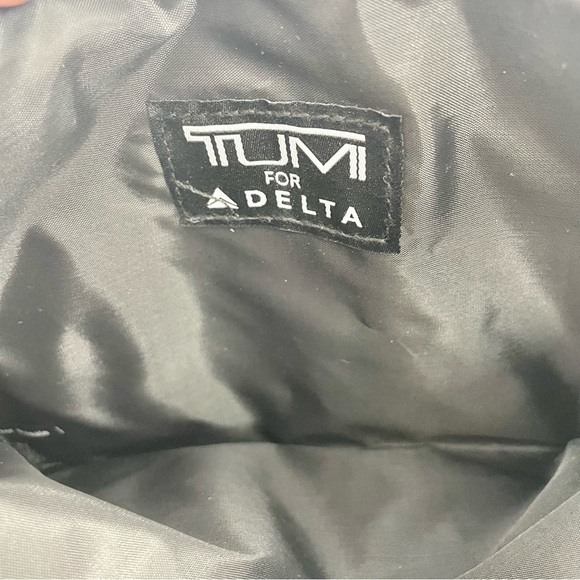 Tumi for Delta Gray Silver Zip Nylon Small Travel Bag Pouch - Picture 3 of 6